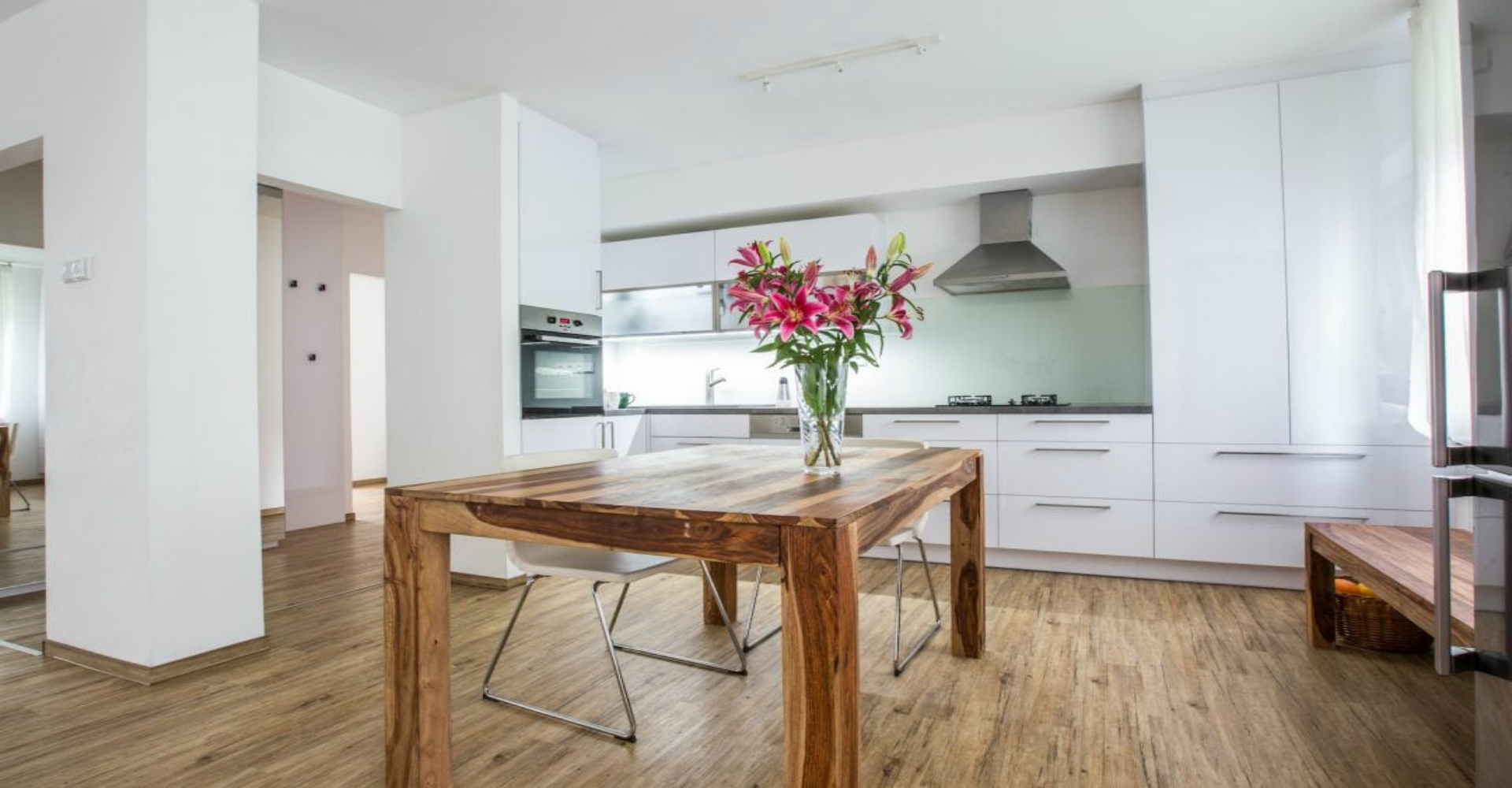 Increase Your Kitchen S Style With A Painted Glass Backsplash   Increase Your Kitchen’s Style With A Painted Glass Backsplash 